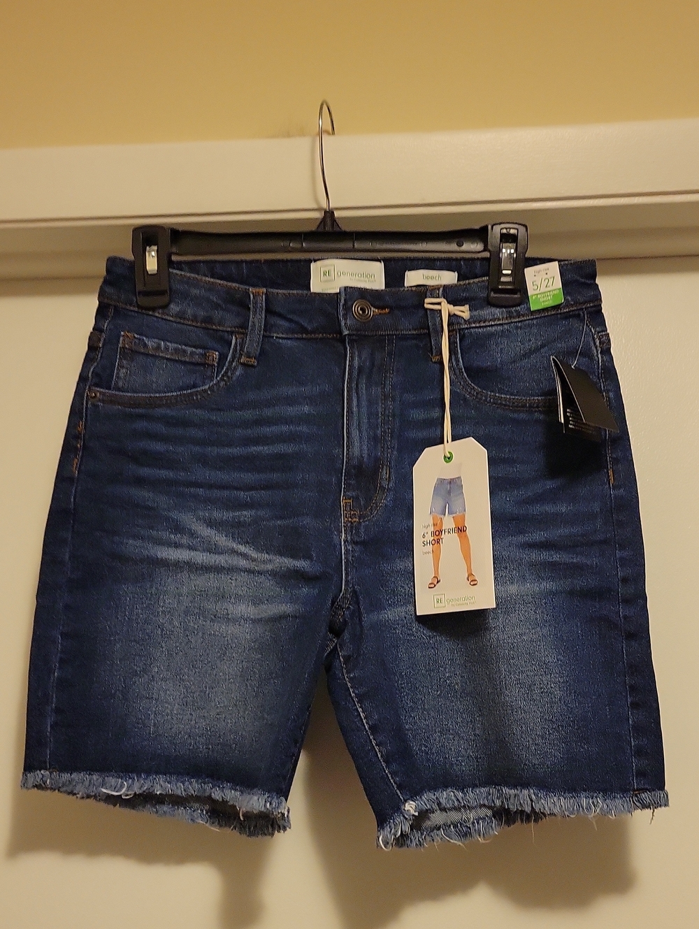 NWT: RE generation Celebrity Pink Beech  6" Boyfriend Shorts Frayed Hem